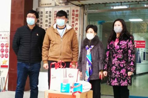 共同克服困難，向前邁進